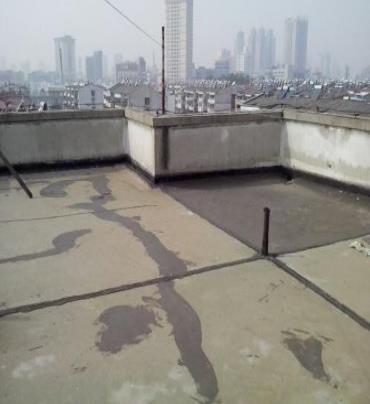 唐河漏水维修 楼顶漏水是什么原因，楼顶漏水维修方法是什么?